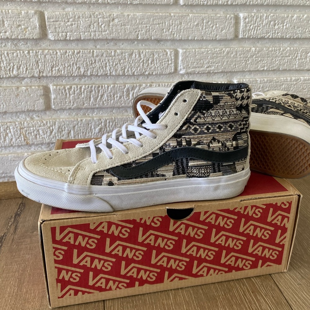 Vans Sk8 Hi size 6 box is not available